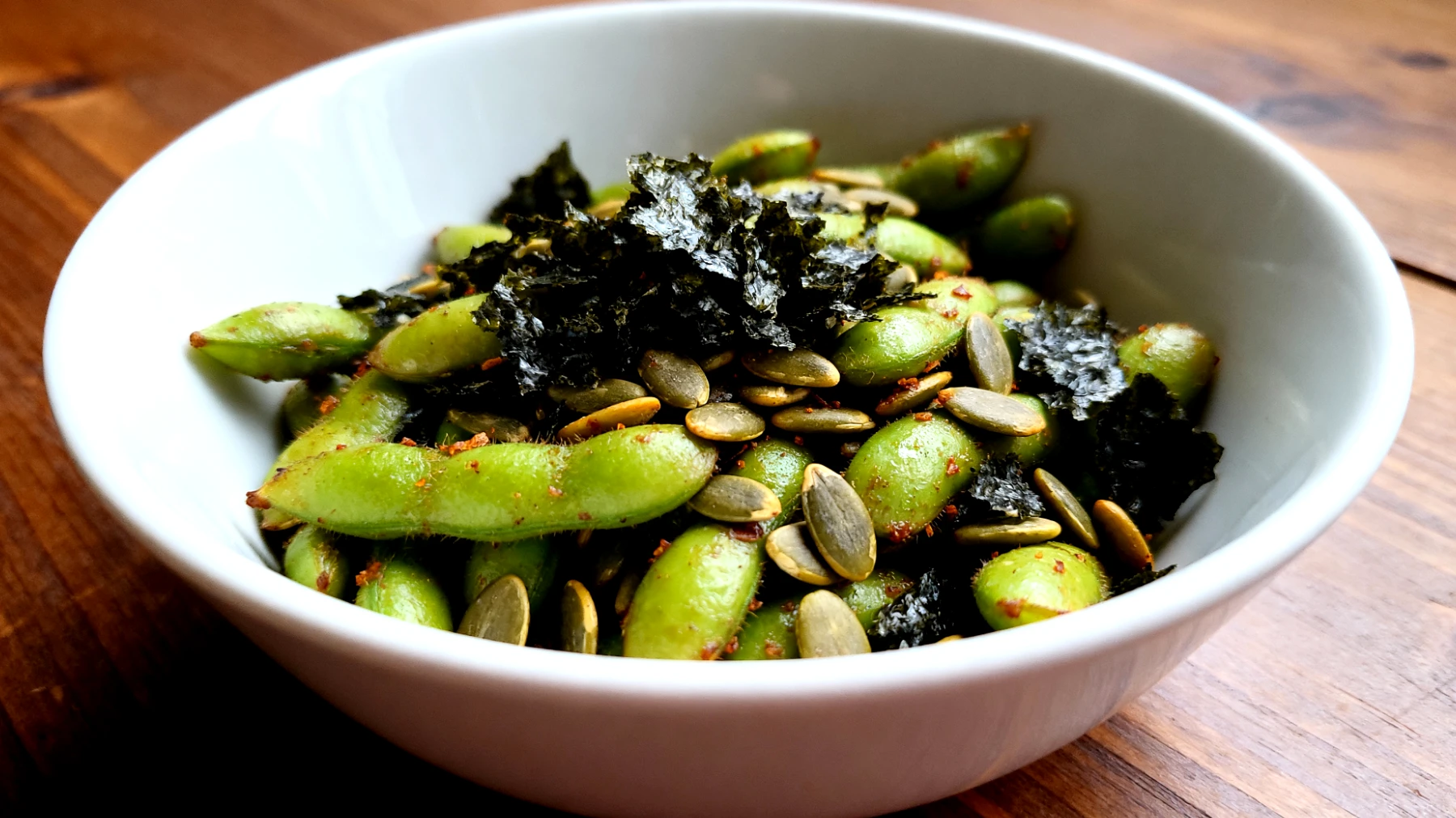 Edamame tostati con semi di zucca e alga nori sbriciolata"